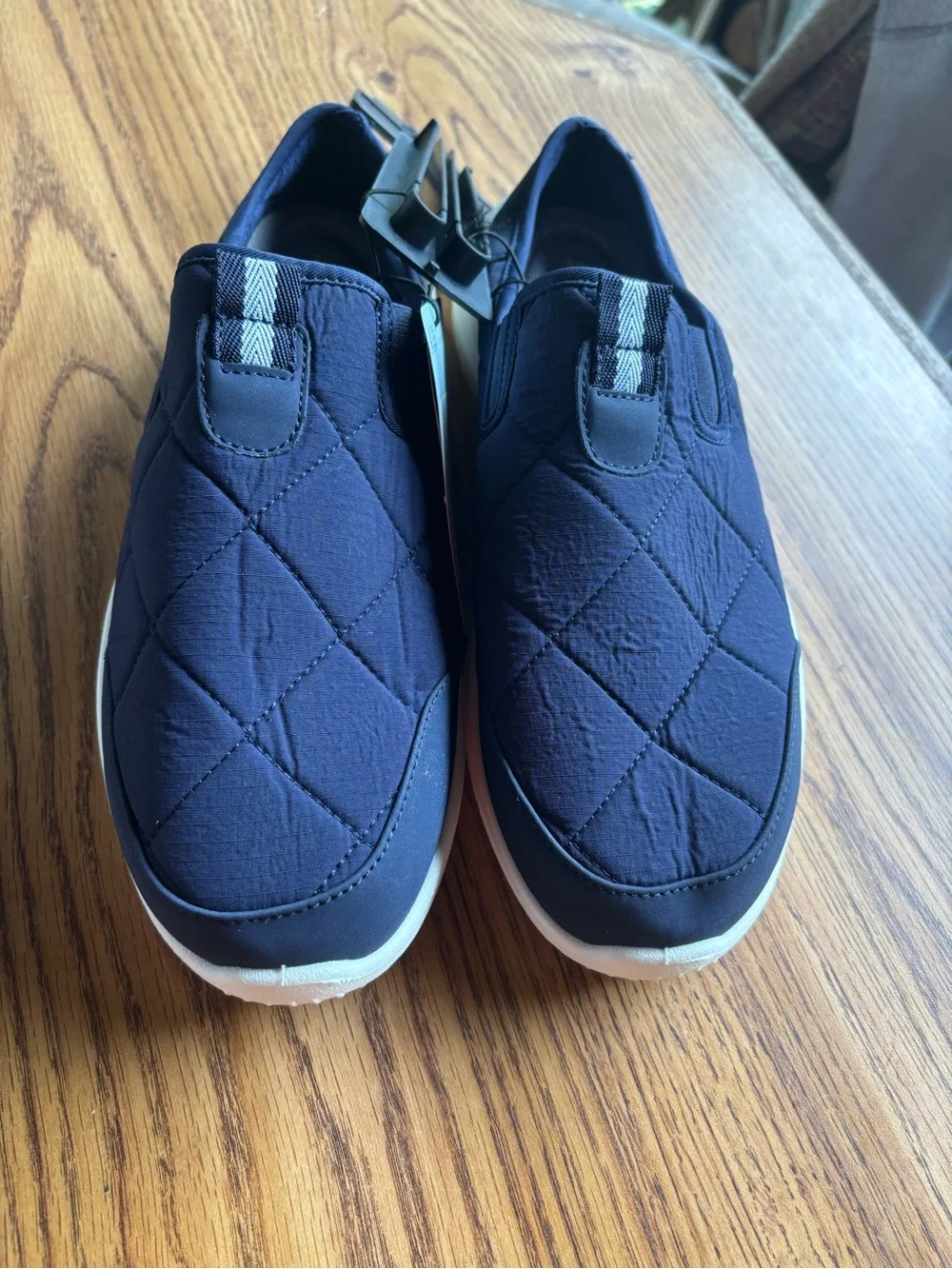 dearfoams Women’s Quilted Slip-On Mule in Navy and White